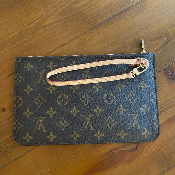 LOUIS VUITTON Monogram Neverfull Pochette - Picture 2 of 4